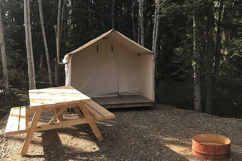 Yukon Getaway glamping site patio